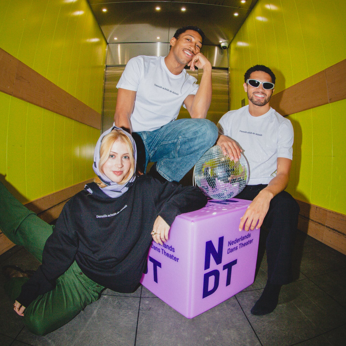 T-shirt dansûh achtâh de dùinûh