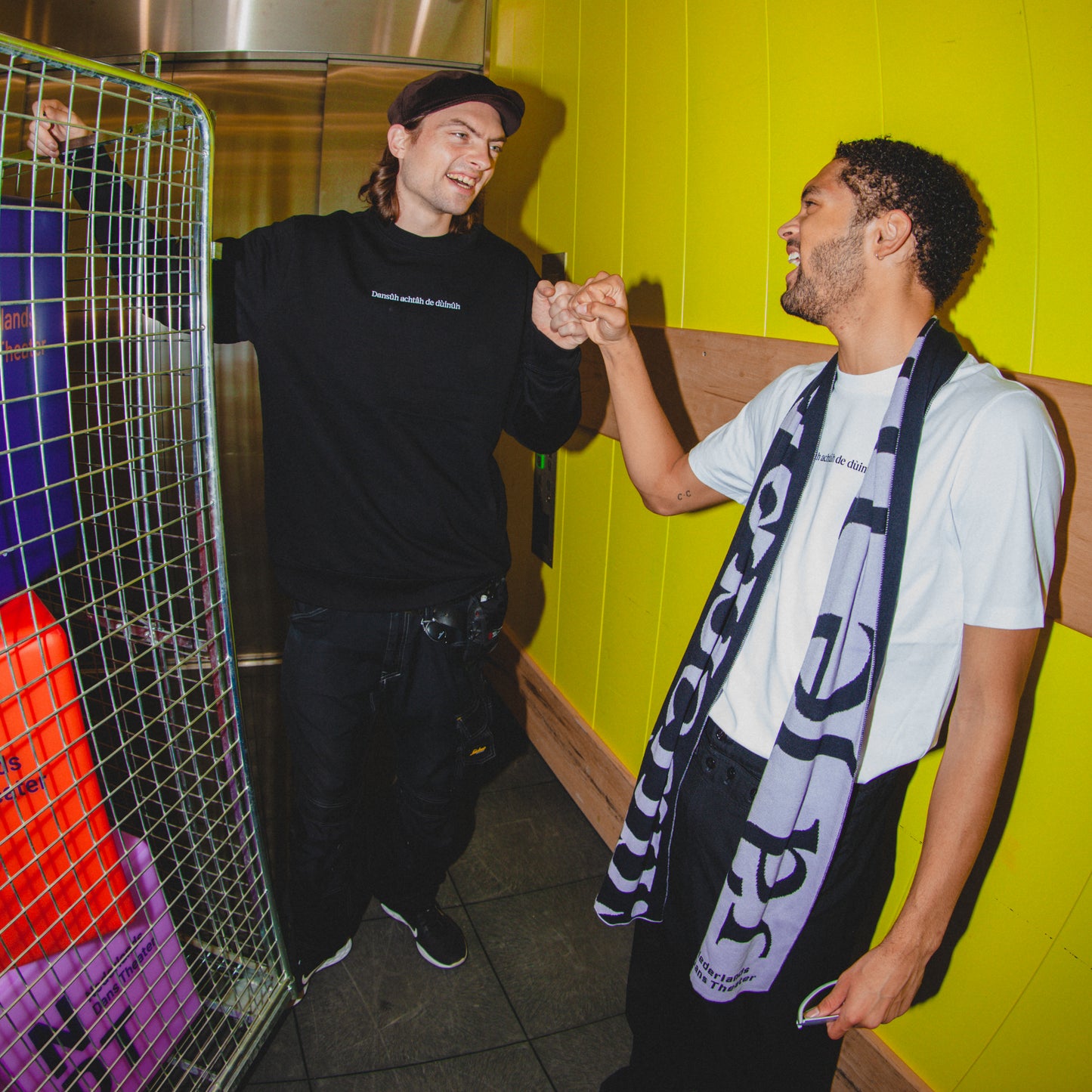 Sweater dansûh achtâh de dùinûh